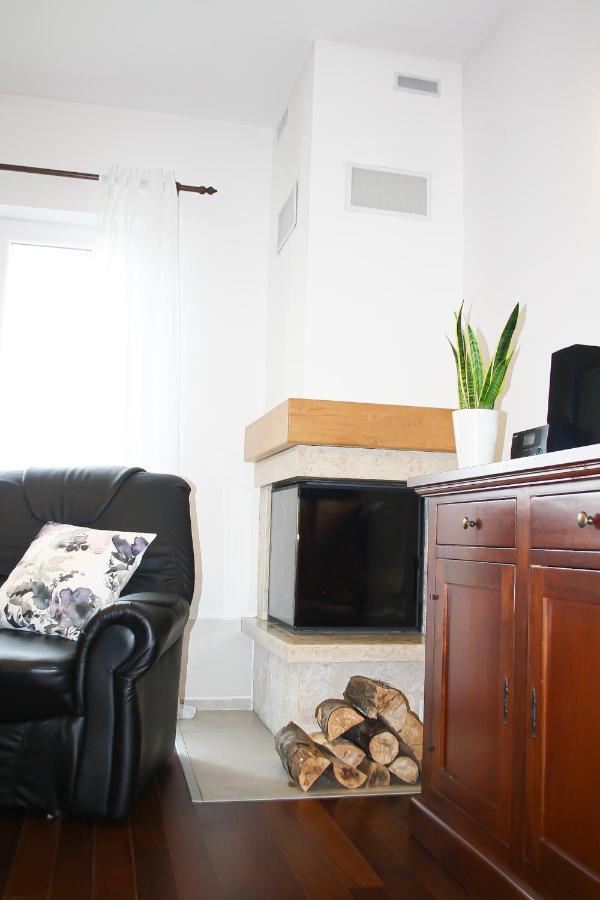 Nika Villa *